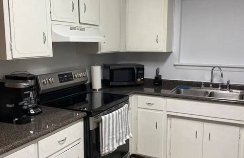 Northwest Pensacola House | Pensacola Ponderosa Sleeps 12! - Elec Car Charger