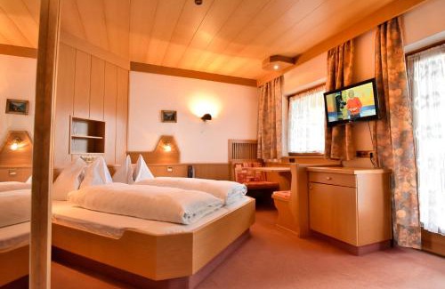 San Leonardo in Passiria Hotel | Pension Alpenhof