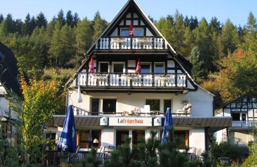 Schmallenberg House | Pension & Ferienhaus Latröpchen