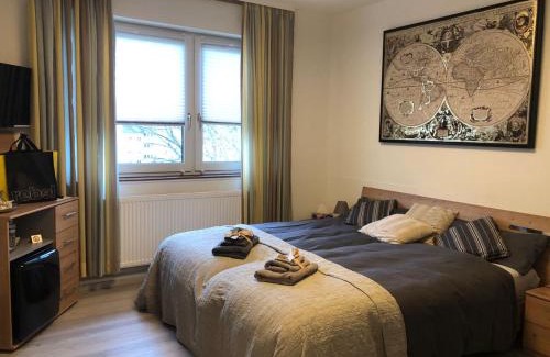 Oos Apartment | Pension RINGO, Airport Pit Stop, Bahnhof und Flughafen in der Nähe
