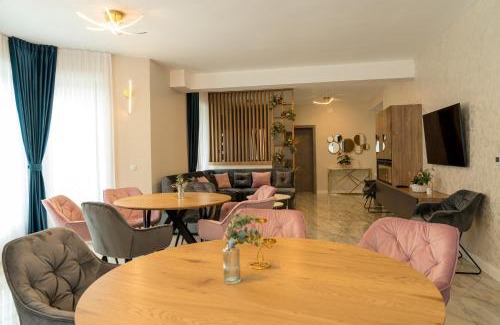 Sanmartin House | Pensiune JOY