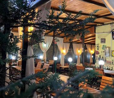 Navodari House | Pensiune Restaurant Arconi