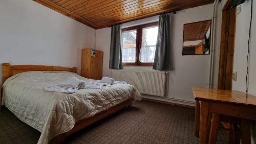 Lupeni Cabin | Pensiunea Allma