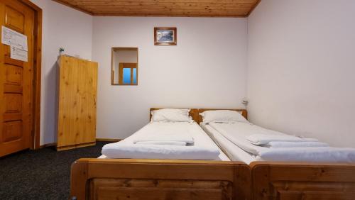 Lupeni Cabin | Pensiunea Allma