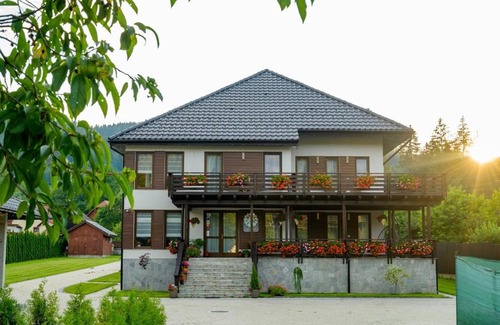 Putna Villa | Pensiunea Edelweiss, Putna