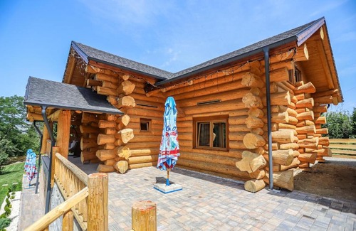 Toplita Villa | PENSIUNEA IZABELLA, Izabella Chalet