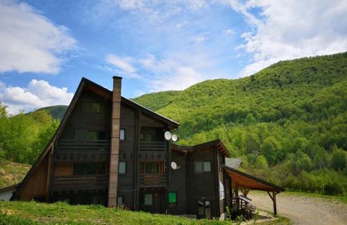 Lunca Jaristei House | PENSIUNEA IZVORUL BUCURIEI