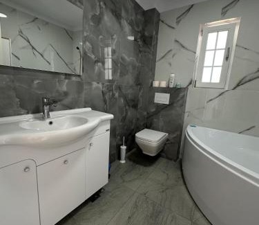 Miroslava House | Pensiunea Luna