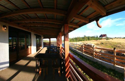 Horezu House | Pensiunea Muntele Alb