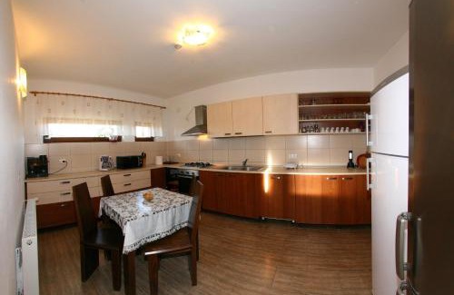Horezu House | Pensiunea Muntele Alb