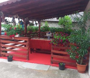Giulesti House | Pensiunea Rednic Lenuta