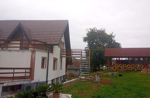 Corbeni House | Pensiunea Tesoro