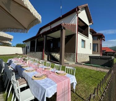 Novaci House | Pensiunea Vision