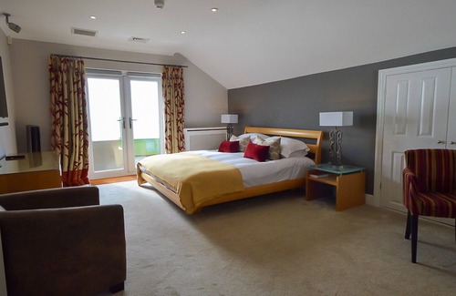 Barton-on-Sea House | Penthhouse - Super King Suite - Seaview - Ensuite