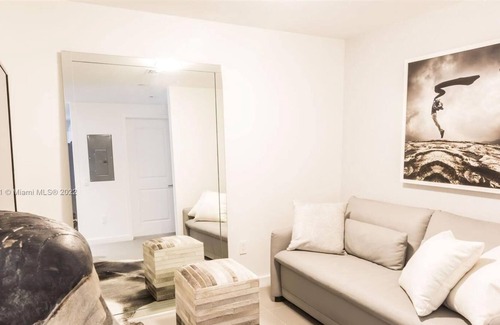 Edgewater Condo | Penthouse 1BD 1.5BTH w Den Area & Large Balcony