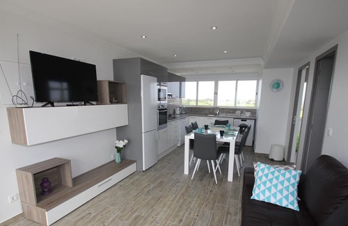 Patio Apartment | Penthouse 2 bedroom apartment with Stunning Panoramic Sea Views, air con