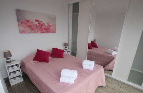 Patio Apartment | Penthouse 2 bedroom apartment with Stunning Panoramic Sea Views, air con