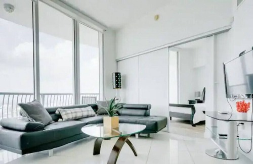 Edgewater Condo | Penthouse 2bed/2bath Biscayne Bay Parking Balcony
