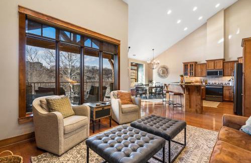 Branson House | Penthouse 7 on Taneycomo - Chic Waterfront Condo