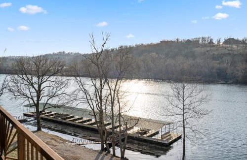 Branson House | Penthouse 7 on Taneycomo - Chic Waterfront Condo