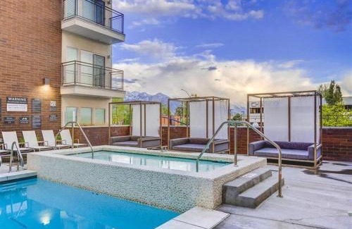 Downtown Salt Lake City Apartment | Penthouse Apt - PoolGymHotTubPkg - View!