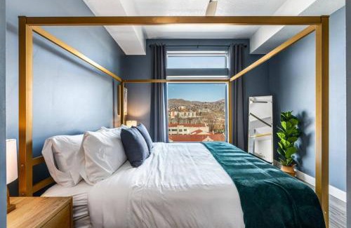 Downtown Salt Lake City Apartment | Penthouse Apt - PoolGymHotTubPkg - View!