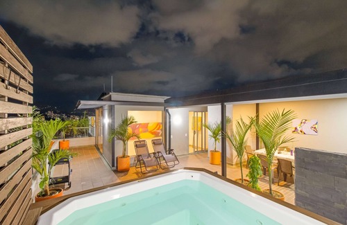 Envigado Apartment | Penthouse art gallery with great view!