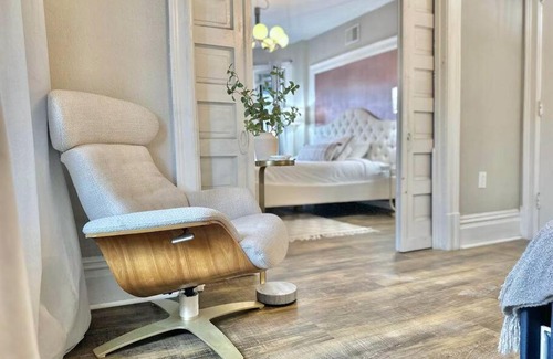 Bloomfield Apartment | Penthouse at The Warhola Bloomfield by Luxe PGH