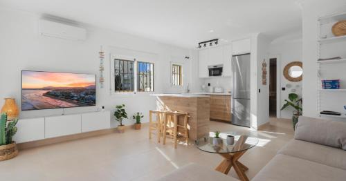 Benalmadena Costa House | Penthouse - Beach - Seaview - Pool - 40 sqm private terrace - One bedroom - Sleeping alcove