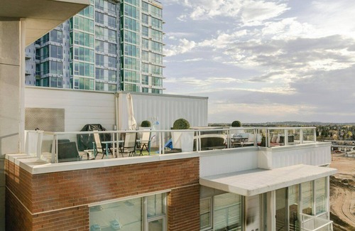 Southwest Edmonton Condo | Penthouse Condo + Roofdeck/hot tub