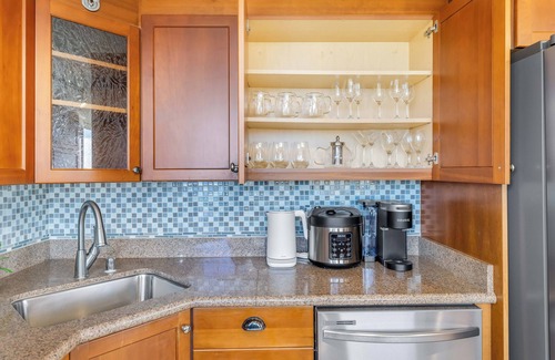 Waikiki Apartment | Penthouse Condo with Ocean & Diamond Head Views at The Windsor