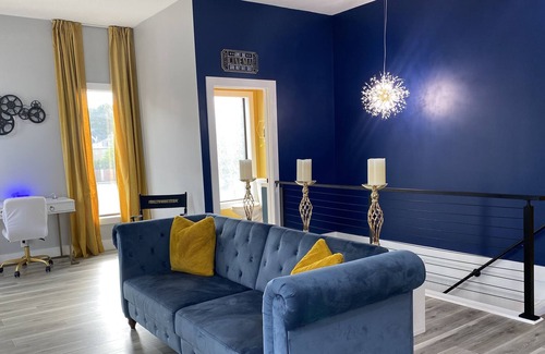 Downtown Rochester Apartment | Penthouse Hollywood Suite Rochester