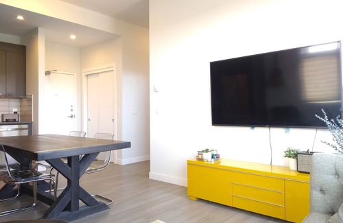 Inglewood Condo | Penthouse in trendy Inglewood