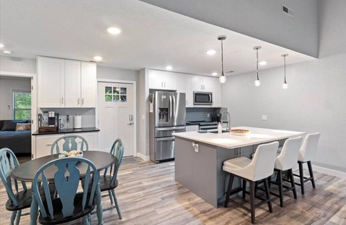 Village of Four Seasons Condo | Penthouse Level Condo w/Lake & Pool Views, Tennis & Pickleball