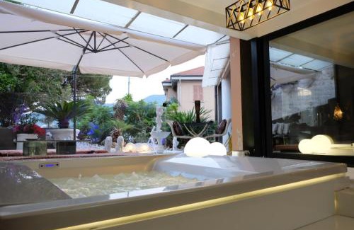 Arzeno Apartment | Penthouse Montecarlo style with lounge pool
