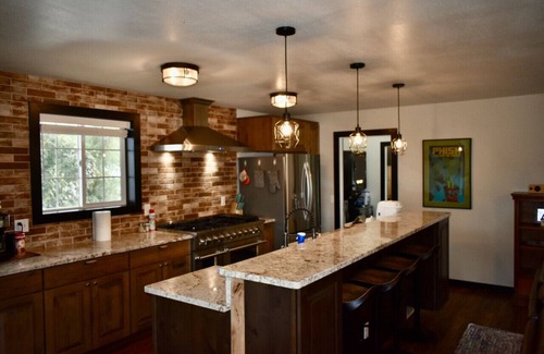 Baker City Apartment | Penthouse on Valley, 2 Bdrm with a Gorgeous Kitchen! Local Golfing 50% Off!