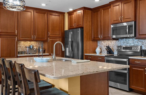 Whitney Beach Condo | ⚓Penthouse Retreat! Coastal Condo 1 mile to AMI & Beaches⚓