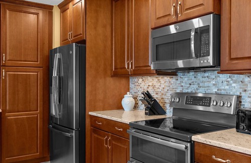 Whitney Beach Condo | ⚓Penthouse Retreat! Coastal Condo 1 mile to AMI & Beaches⚓