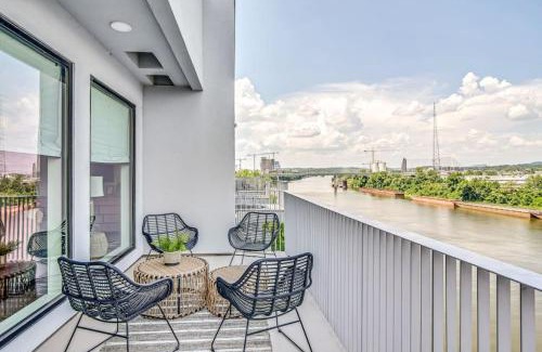 North Capitol House | Penthouse River View Walk Downtown, Garage Parking