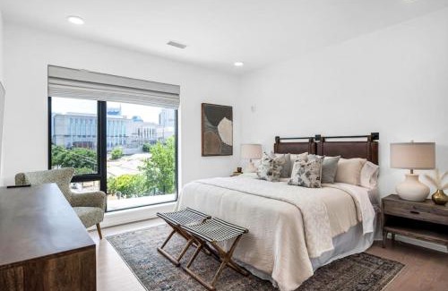 North Capitol House | Penthouse River View Walk Downtown, Garage Parking