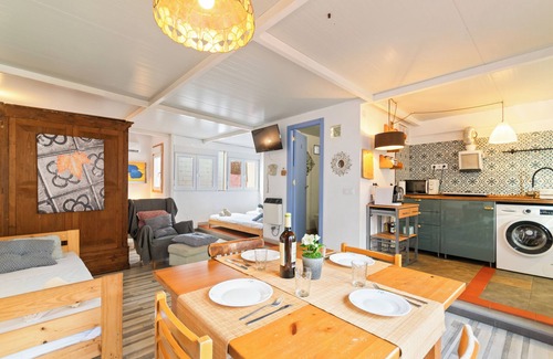Sant Adria de Besos Apartment | Penthouse Studio with terrace, 15 min from BCN downtown, 8 min walk to the beach
