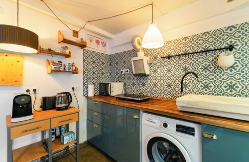 Sant Adria de Besos Apartment | Penthouse Studio with terrace, 15 min from BCN downtown, 8 min walk to the beach