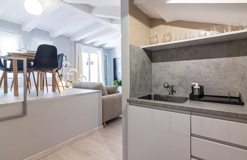 Ensanche Centro Apartment | Penthouse spacieux au centre de Malaga avec 1 chambre, balcon, WiFi, climatisation et cuisine équipée