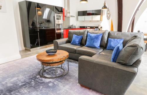 Moffat Apartment | Penthouse St Mary's Church