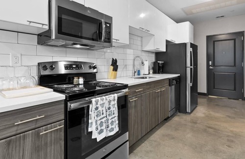 Downtown Kansas City Apartment | Penthouse Studio Apartment with a KC City View
