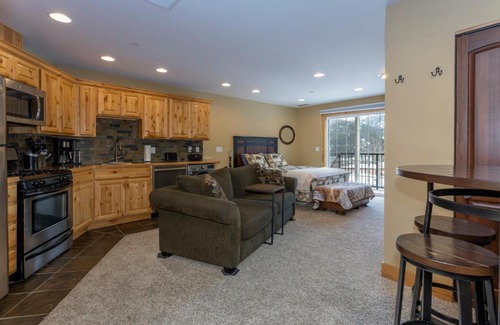 Kellogg Apartment | Penthouse Studio w Mtn Sunrise Views & Near Silver Mtn