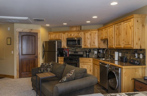 Kellogg Condo | Penthouse Studio w/Mtn Sunrise Views; Near Silver