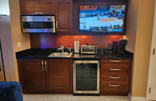 Las Vegas House | Penthouse Studio with Balcony! Strip View