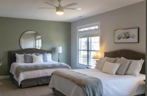 Blue Ridge Apartment | Penthouse Suite Right in the Heart of Downtown - Trackside