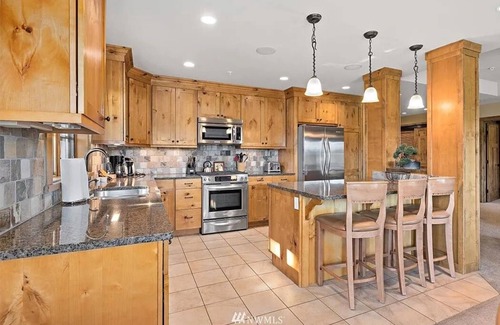 Cle Elum Condo | Penthouse VIEW 2 Bedroom Trailhead Condo in Suncadia